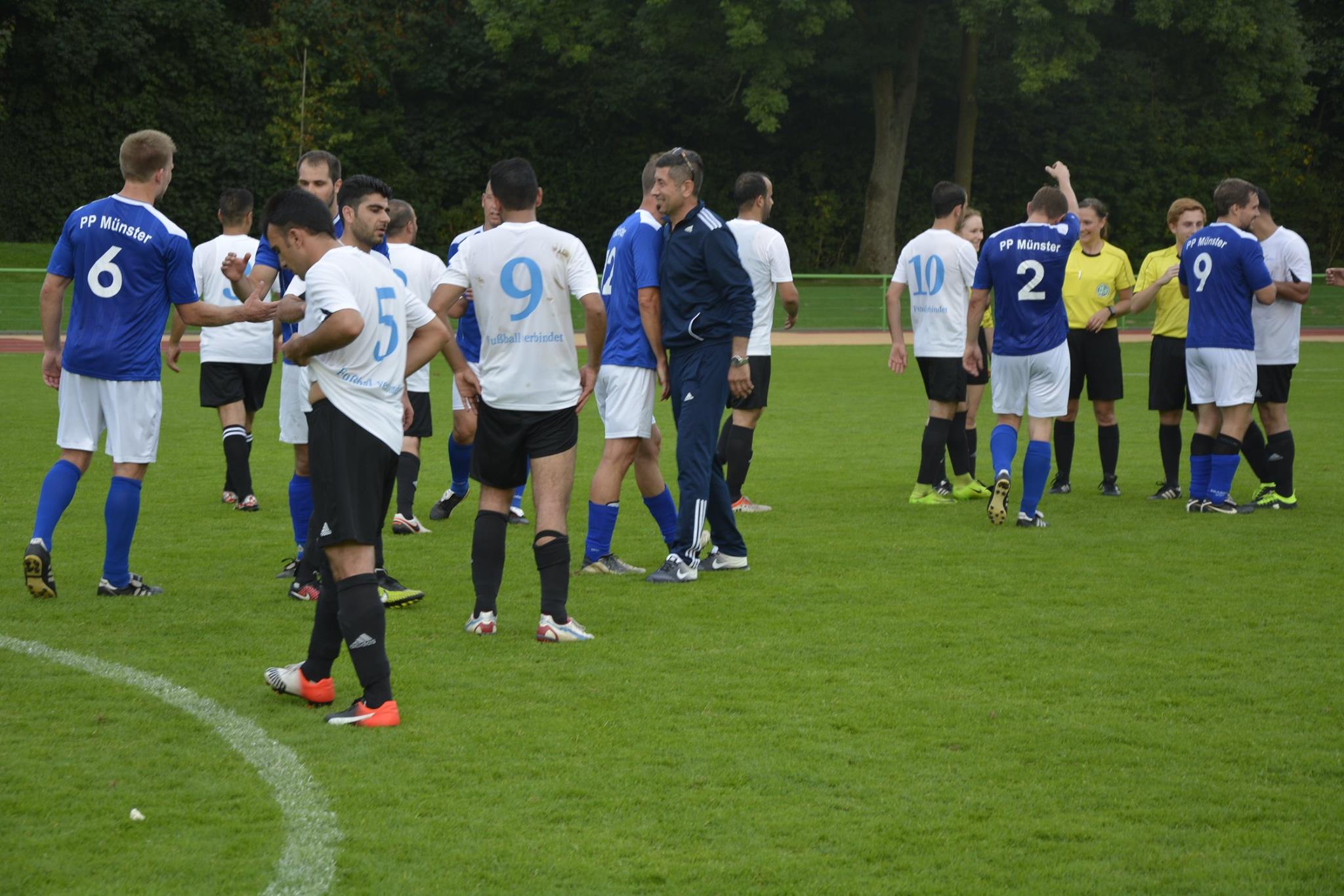 Fußball verbindet-11